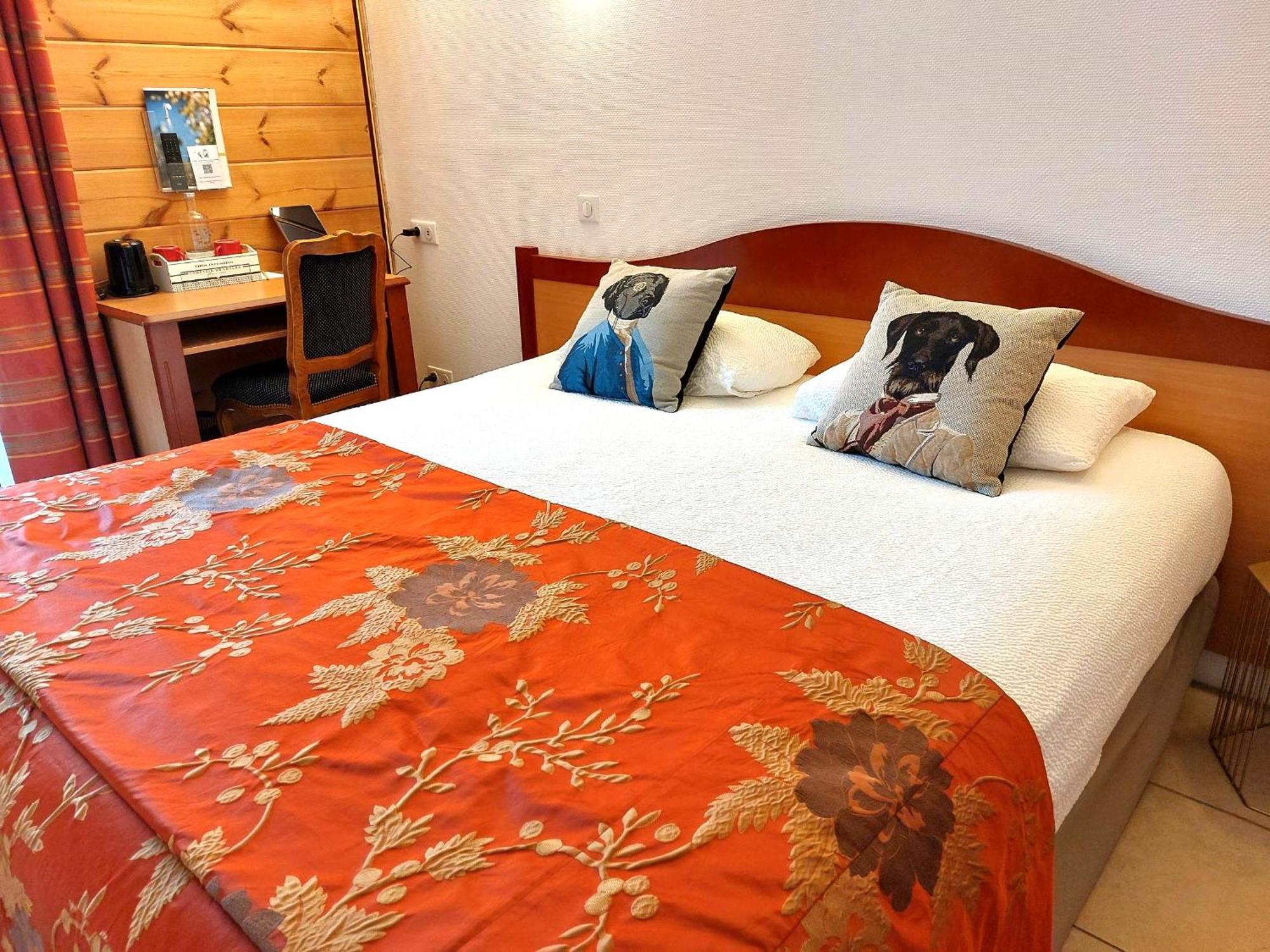 Logis Hotel & Restaurant Des Lacs Celles-sur-Plaine Luaran gambar