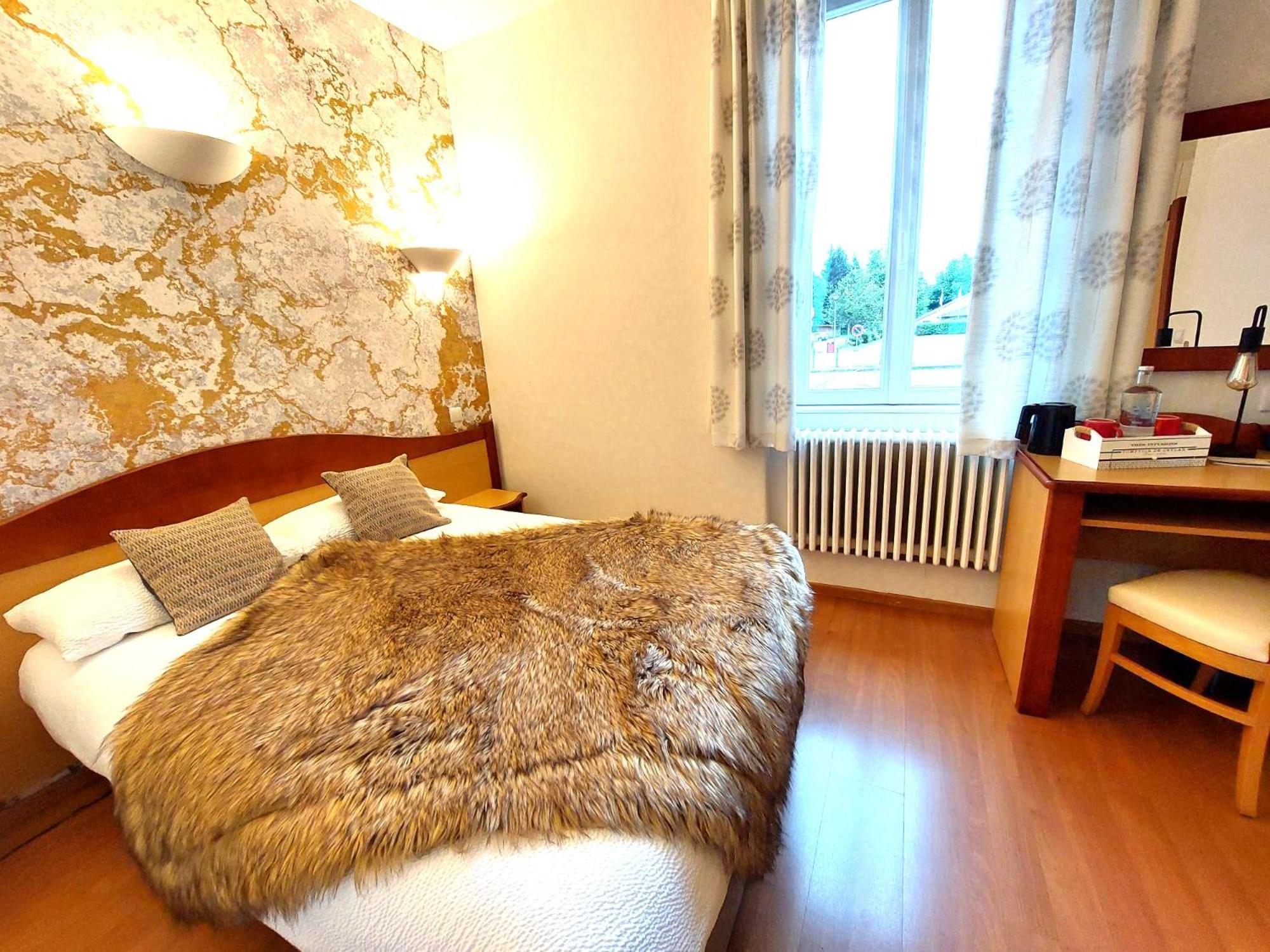 Logis Hotel & Restaurant Des Lacs Celles-sur-Plaine Luaran gambar