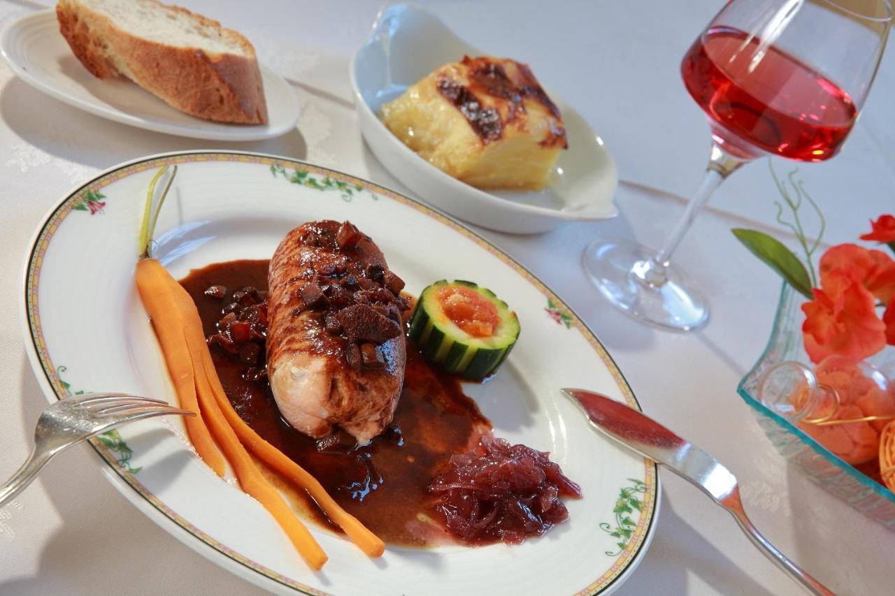 Logis Hotel & Restaurant Des Lacs Celles-sur-Plaine Luaran gambar